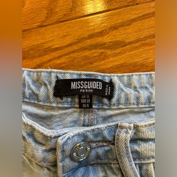 Misguided Wide Leg Mom Lightwash Jeans Size 6 Petite - Picture 2 of 3